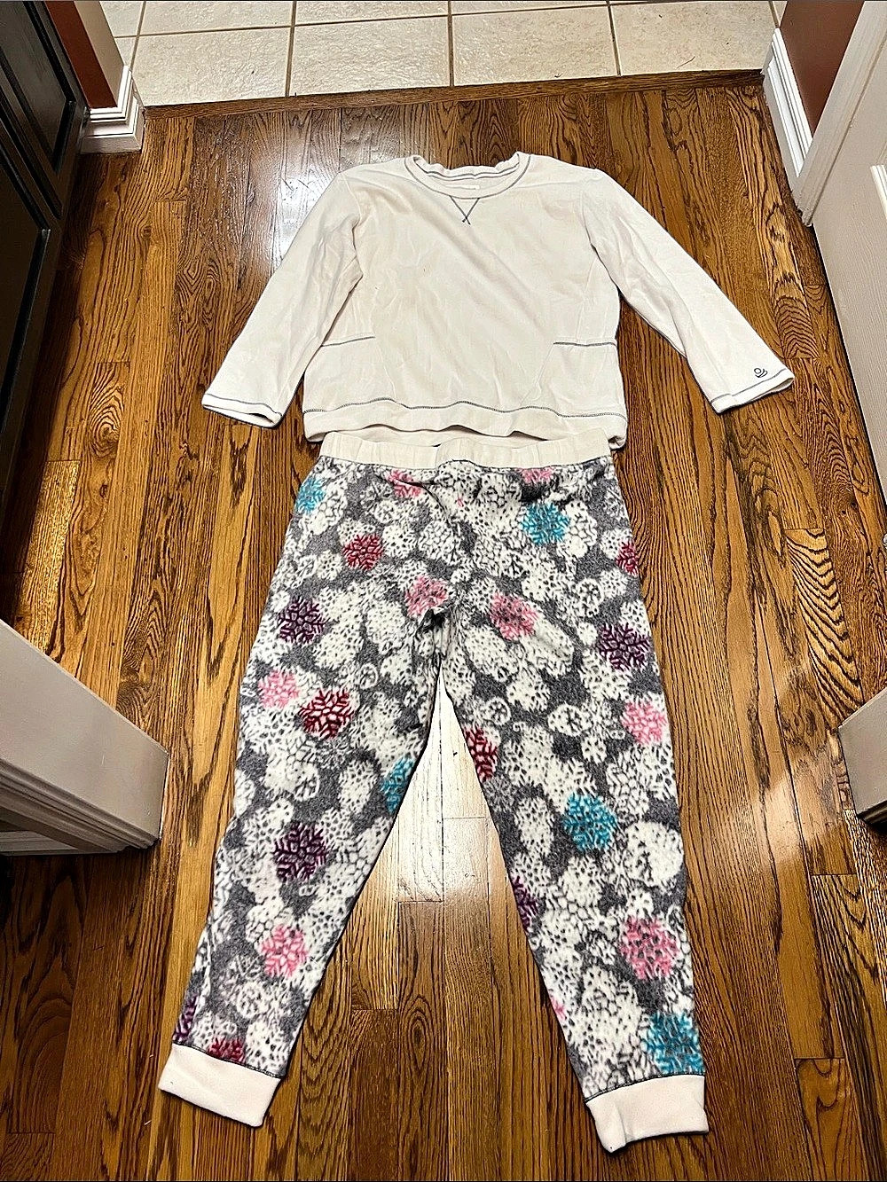 Cuddl Duds Floral Pajama Set in White & Gray  New